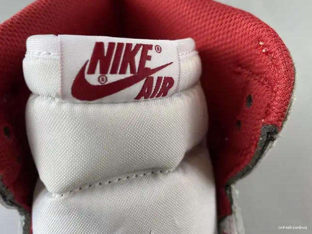 (2017) Red 1 Jordan 555088-103 Metallic Retro Air 0628